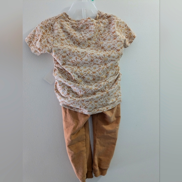 Set of Shirt & Leggings - Picture 12 of 13